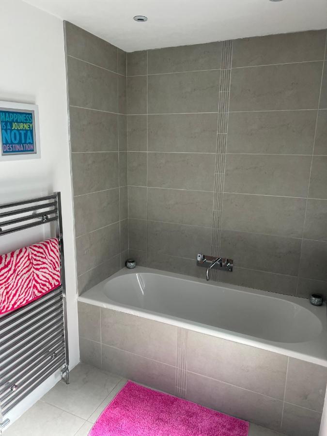 Fitzy's Bunker - Modern Beach Apartment Ardglass Exterior foto